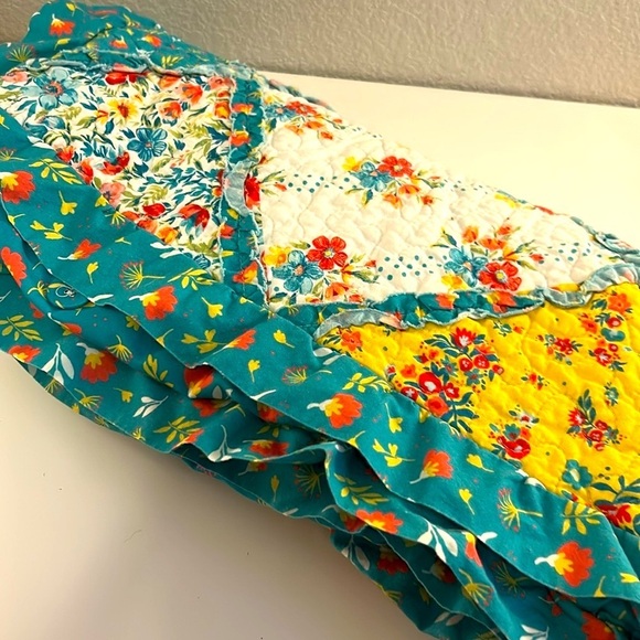 The Pioneer Woman Petal Party Floral Patchwork 2 Pc. Sham Pillowcase Set 20x36 - Picture 7 of 7